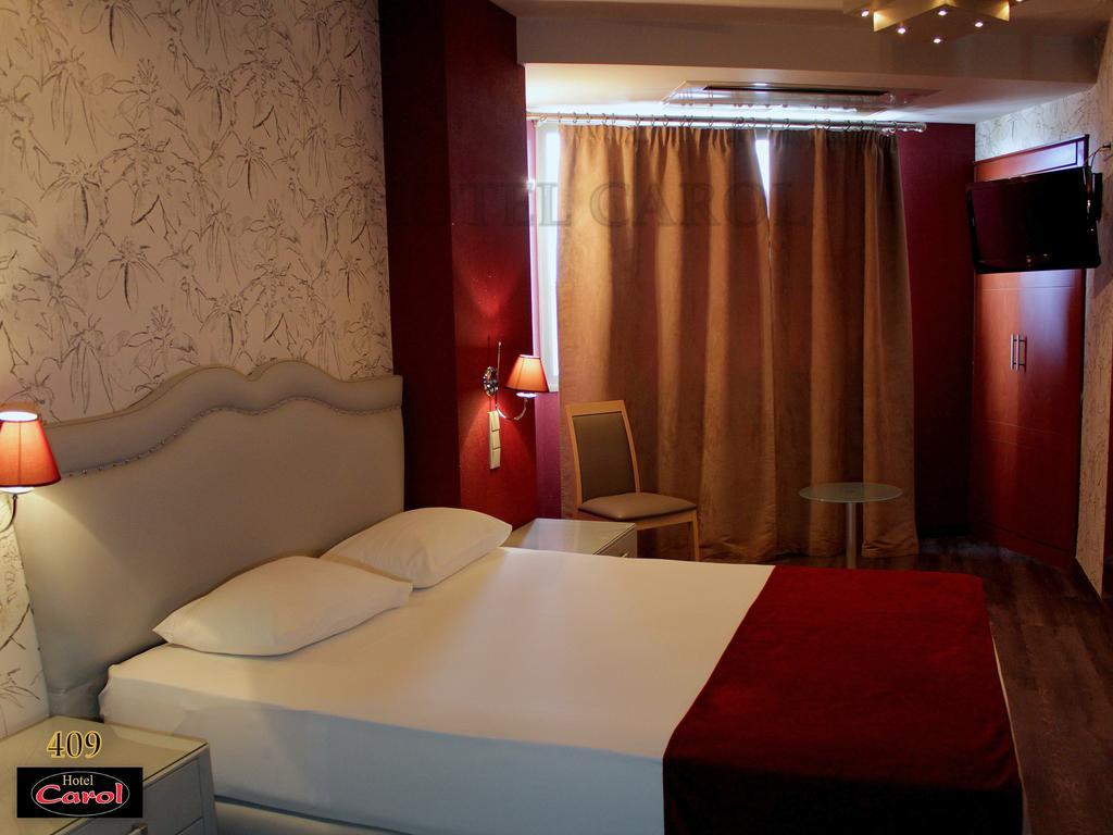 Carol Hotel Piraeus Buitenkant foto