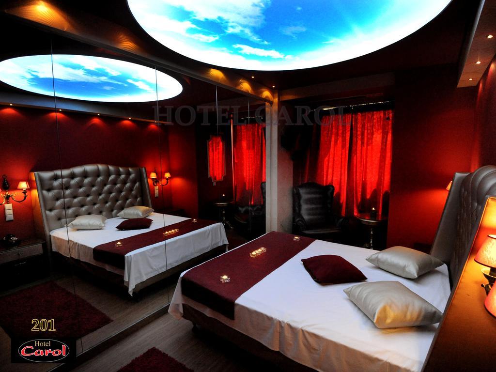 Carol Hotel Piraeus Buitenkant foto
