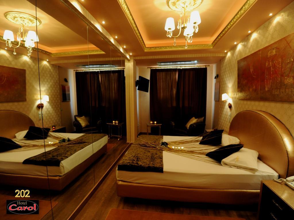 Carol Hotel Piraeus Buitenkant foto